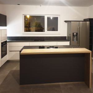 Cuisine avec Ilots central à Saint-Etienne